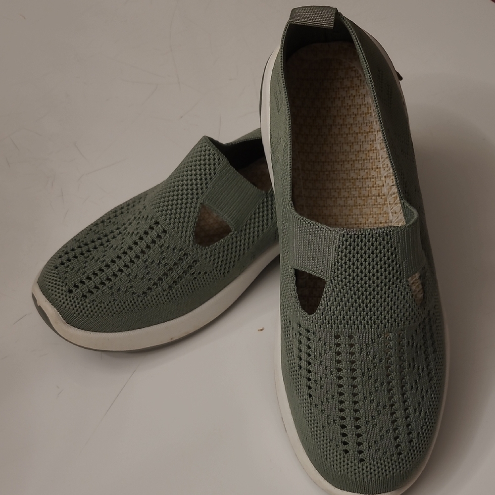 Stylish Green Women's Loafers